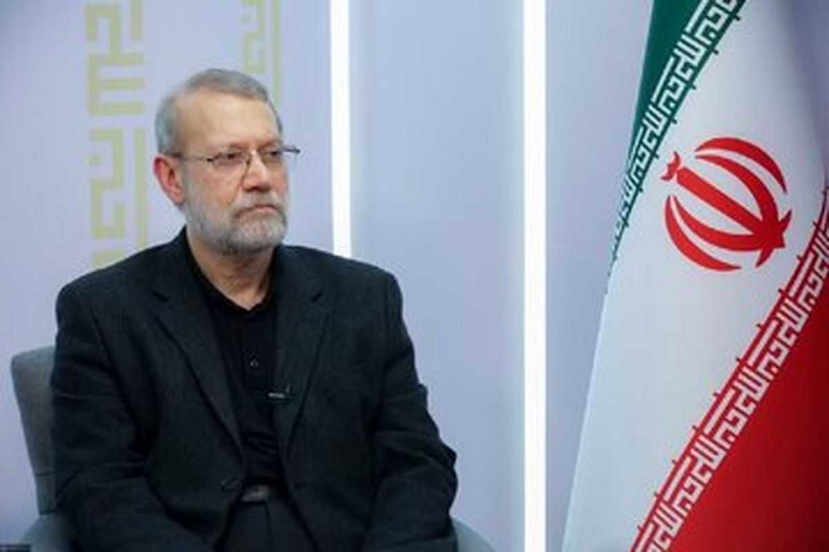 علی لاریجانی در حلقه محافظان عراقی در بین الحرمین/ عکس