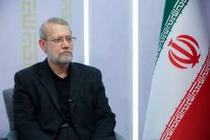 علی لاریجانی در حلقه محافظان عراقی در بین الحرمین/ عکس