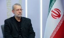 علی لاریجانی در حلقه محافظان عراقی در بین الحرمین/ عکس