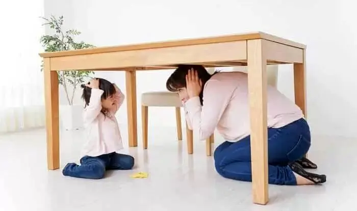  ۴ اشتباه کشنده در لحظه حمله هوایی و انفجار؛ چگونه از خود محافظت کنیم؟/ تا زمانی که پایان خطر اعلام نشده، ماندن در فضای باز اکیداً ممنوع