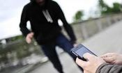 دلیل عجیب سارق برای سرقت موبایل از افراد کم سن و سال: اگر گوشی ضعیف بود برمی گرداندم/ ویدئو  