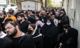 ازدحام مردم در صف صدور گذرنامه/ عکس
