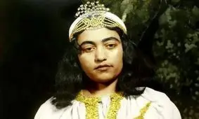 سفر در زمان؛ «مرضیه» خواننده قبل انقلاب در حال چای خوردن در خانه اش؛ دهه 50 