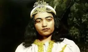 سفر در زمان؛ «مرضیه» خواننده قبل انقلاب در حال چای خوردن در خانه اش؛ دهه 50 