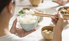 چینی ها برنج را چطوری می خورند که چاق نمی شوند؟