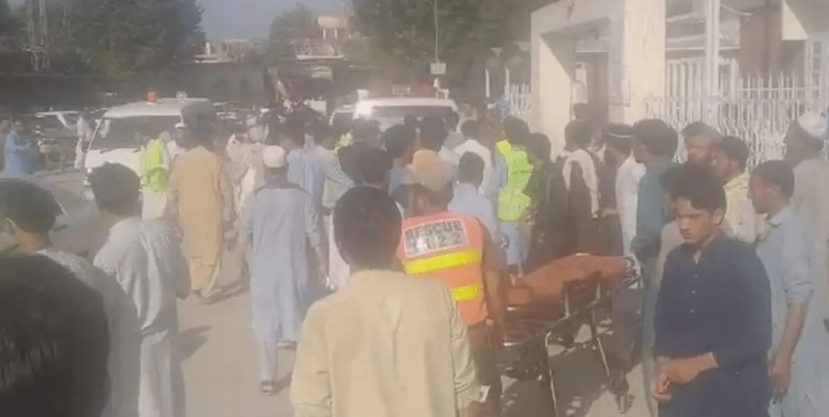 انفجار بمب در پاکستان دست کم ۴۰ کشته و ۱۵۰ زخمی برجای گذاشت 