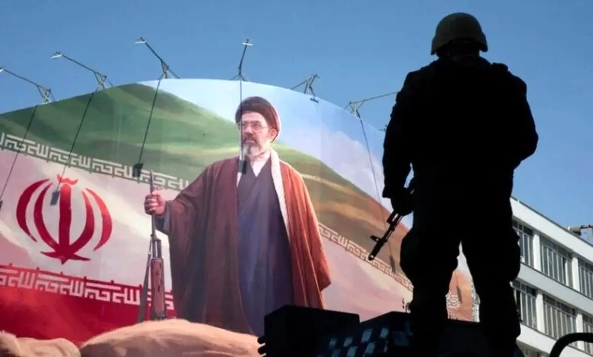  آیت‌الله مجتبی خامنه‌ای در قلب نبرد قرار دارد و جنگ و مذاکره را رهبری می‌ کنند