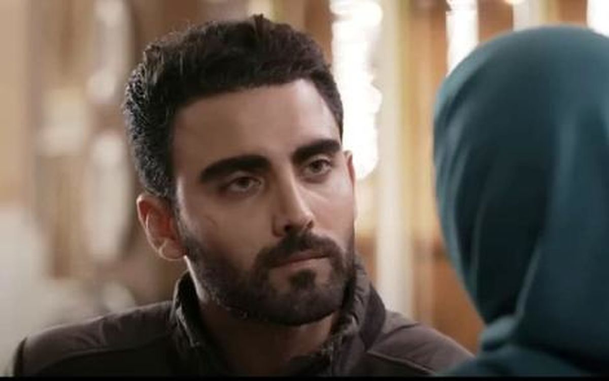 جنجال بازیگر سریال بیهمگان با شلوارک در خیابان/ عکس