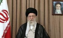 سفر به تاریخ؛ «رهبر انقلاب» در حال قدم زدن در خیابانی در کشور چین؛ سال 1368 