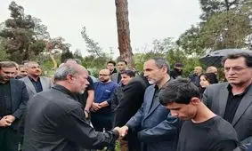 غیبت سوال برانگیز احمدی نژاد در تشییع پدر معاونش/ تصاویر