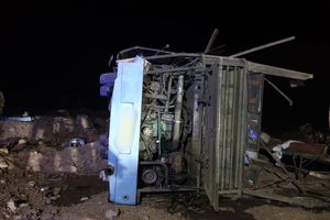 واژگونی اتوبوس مسافربری در زاهدان/۱۰ نفر مصدوم و ۲ نفر جان باختند