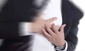 چه زمانی درد دست چپ می تواند نشانه مشکل قلبی باشد؟