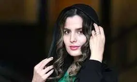 استایل رسمی و شیک غزاله اکرمی در اکران «شاه نقش»