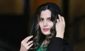استایل رسمی و شیک غزاله اکرمی در اکران «شاه نقش»