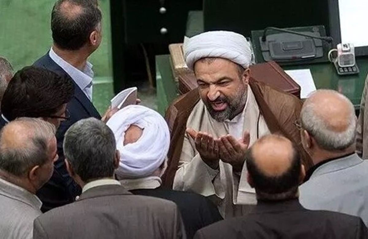 رسایی که بعد از بیانات رهبری، پزشکیان را با بنی صدر مقایسه می کند شایسته مجازات قضایی است