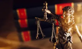 قوانین عجیب فرانسه؛ از ممنوعیت برهنگی در خانه تا مخالفت والدین با ازدواج فرزندان