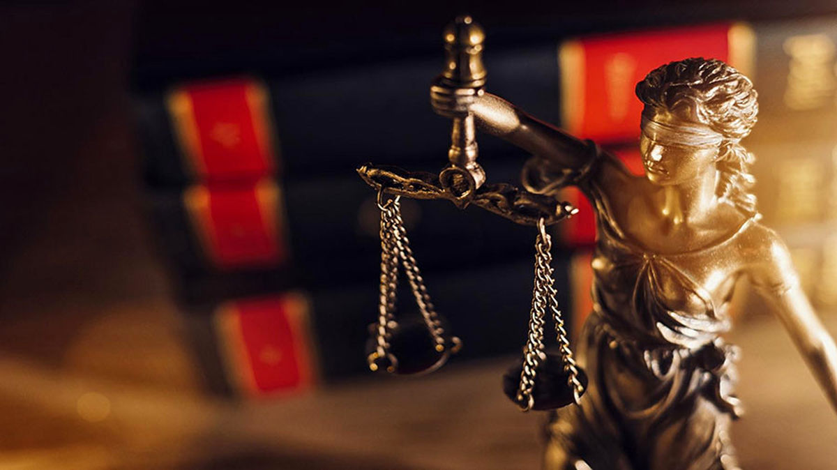 قوانین عجیب فرانسه؛ از ممنوعیت برهنگی در خانه تا مخالفت والدین با ازدواج فرزندان