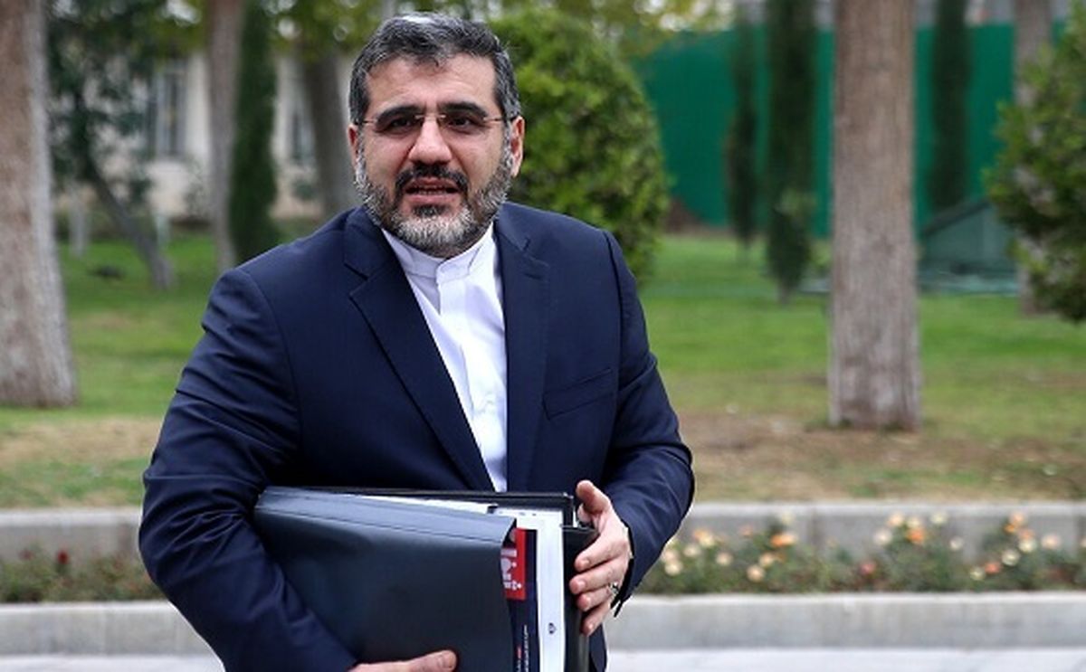 وزیر ارشاد درباره خروج حمید فرخنژاد از کشور: در هر قشری ممکن است عدهای بخواهند به دشمنان خدمت کنند؛ قوانین در این زمنیه روشن است/ عموم هنرمندان را علاقهمند به کشور میدانیم