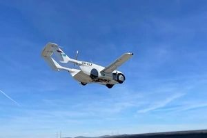 اولین پرواز مسافربری خودروی پرنده در جهان/ ویدئو