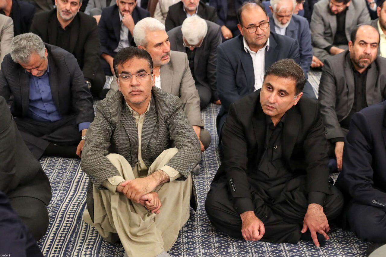عکسی از ۲ نماینده ردصلاحیت شده در دیدار مسئولان نظام با رهبری
