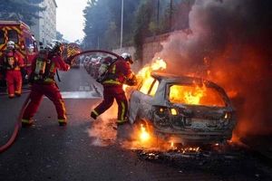 به آتش کشیدن 20 دستگاه اتوبوس در شمال فرانسه/ ویدئو