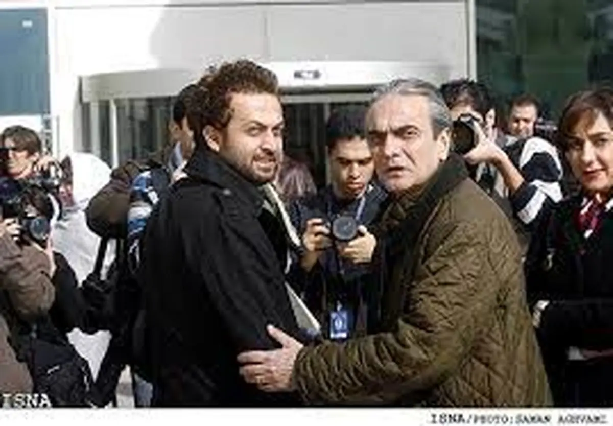 اشک های مصطفی زمانی در مراسم خاکسپاری زنده یاد همایون ارشادی/ ویدئو