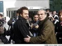 اشک های مصطفی زمانی در مراسم خاکسپاری زنده یاد همایون ارشادی/ ویدئو