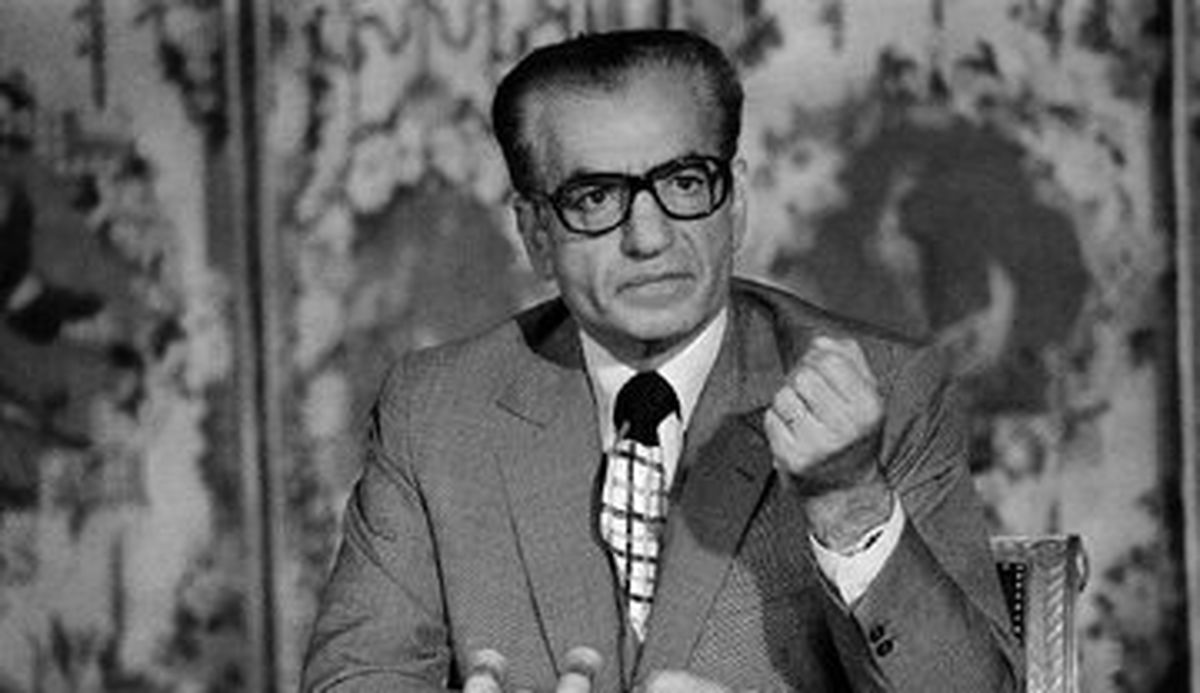 پاسخ شاه به چرایی خرید بی‌اندازه تسلیحات