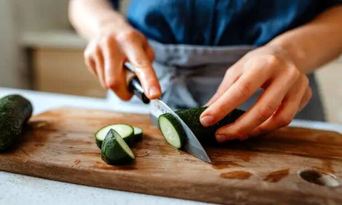 ساده‌ترین روش تیز کردن چاقو در خانه 