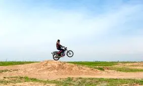 موتورسواری بر روی محوطه باستانی/ ویدئو