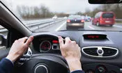 آداب نشستن در ماشین از زبان «پدر تشریفات ایران»
همسر باید صندلی جلو بنشیند یا مادر؟