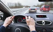 آداب نشستن در ماشین از زبان «پدر تشریفات ایران»
همسر باید صندلی جلو بنشیند یا مادر؟