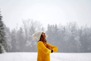 از افزایش تمایل به رابطه جنسی تا افسردگی فصلی، زمستان چگونه بر ذهن و رفتار شما تاثیر می‌گذارد؟