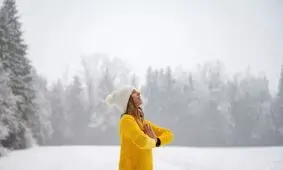 از افزایش تمایل به رابطه جنسی تا افسردگی فصلی، زمستان چگونه بر ذهن و رفتار شما تاثیر می‌گذارد؟