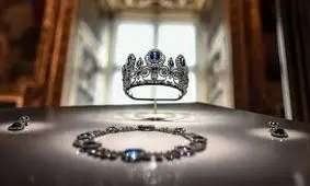  پای یک زن جوان به سرقت جواهرات لوور باز شد