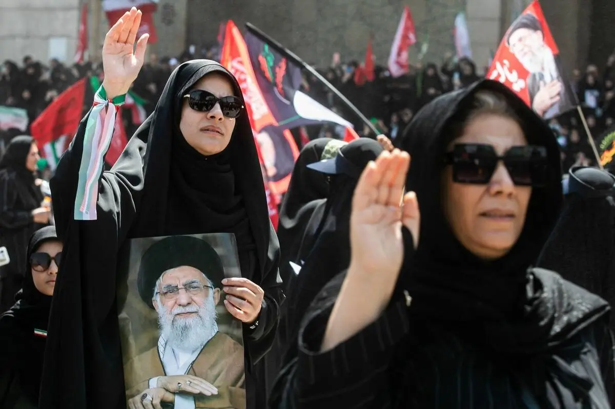 حضور پررنگ زنان در مراسم وداع با رهبر انقلاب/ تصاویر