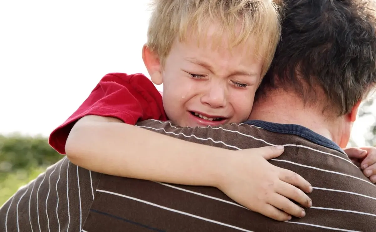هر چیزی که باید در مورد اختلال اضطراب جدایی (SAD) کودکان بدانید