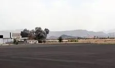 لحظه بمباران فرودگاه صنعا از سوی جنگنده های عربستان/ ویدئو

