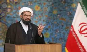 امام جمعه همدان: محل زندگی پهلوی را با رهبر انقلاب مقایسه کنید تا همه چیز روشن شود