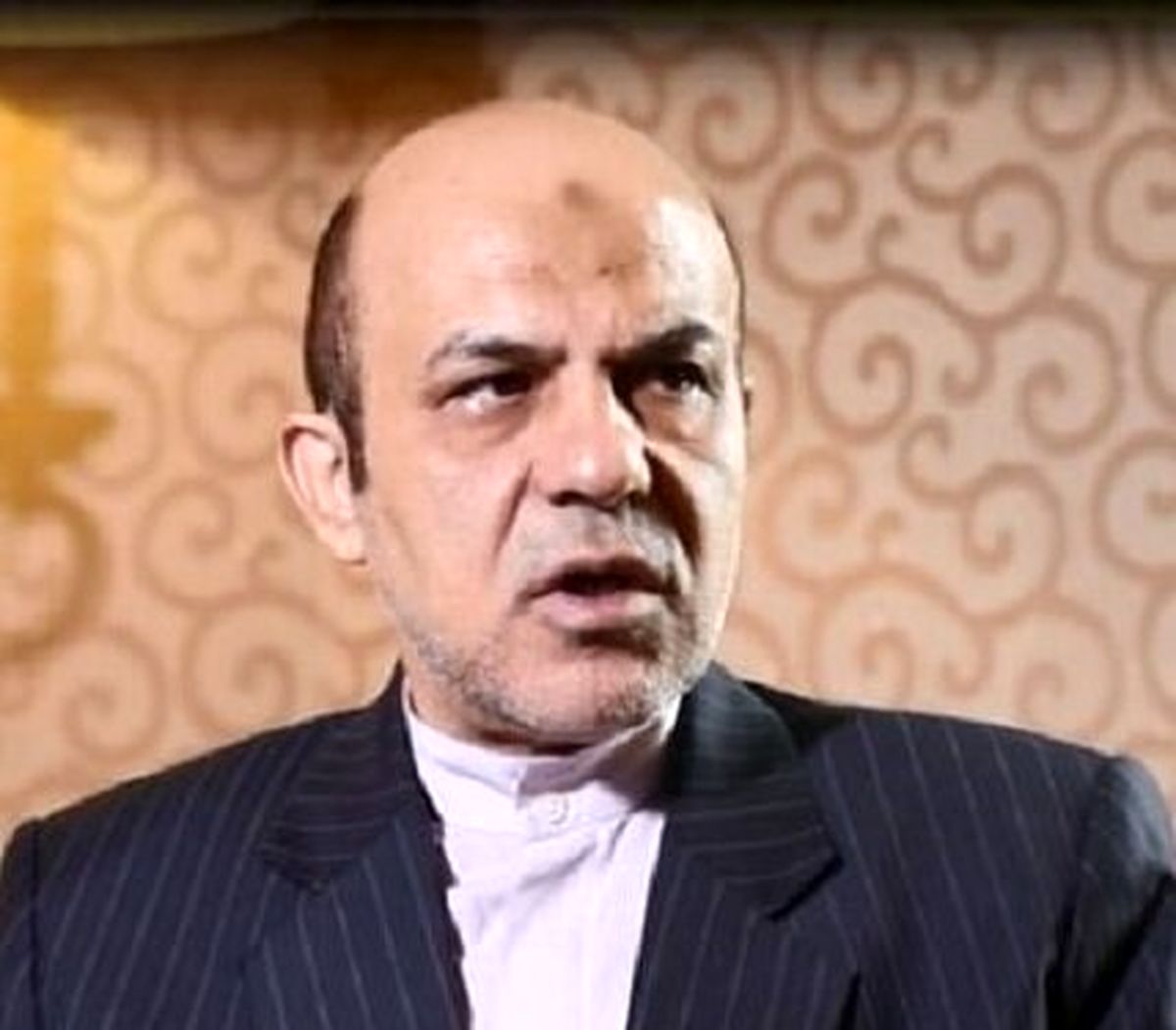  علیرضا اکبری‌ها محصول نهادینه‌شدن ریاپروری‌اند/ یقه‌ها و پیشانی پینه‌بسته، خبر از شخصیت‌هایی می‌دهد که سراسر «ریا و نفاق» هستند

