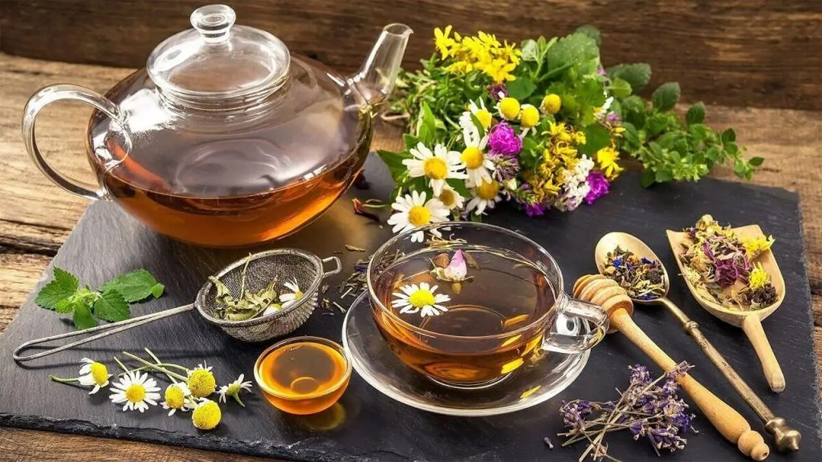 بهترین دمنوش های گیاهی برای درمان سرفه در زمستان