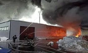 آتش‌سوزی شدید در انباری در مسکو/ ویدئو