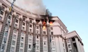 ساختمان اصلی دولت اوکراین در کی‌یف برای اولین بار پس از جنگ توسط روسیه هدف قرار گرفت

