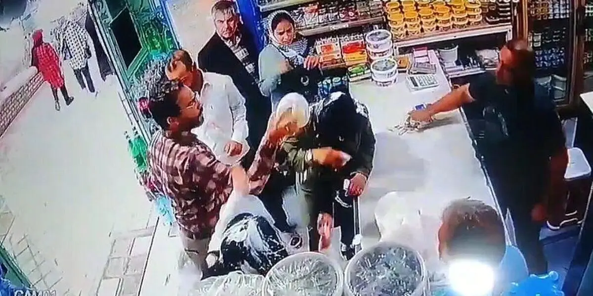حمله با سطل ماست به دو شهروند بی‌حجاب و واکنش‌ها به آن/ ویدئو