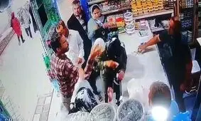 حمله با سطل ماست به دو شهروند بی‌حجاب و واکنش‌ها به آن/ ویدئو
