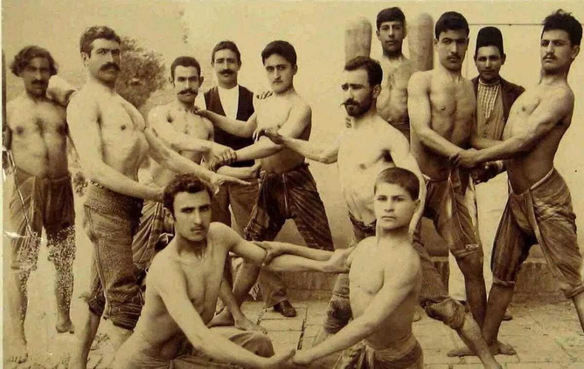 از مطرب تا کفترباز؛ عکس‌هایی از زندگی روزمره در دوران قاجار
