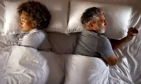 اینطوری بخوابید، احتمالا طلاق می‌گیرید