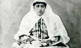سفر در زمان؛ ژست عجیب «داماد ناصرالدین شاه» در زیر صندلی 