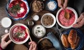 10 ترفند حرف ای برای از بین بردن تندی غذا
