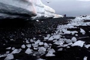 کاهش بی سابقه سطح یخ های دریای قطب جنوب/ ویدئو